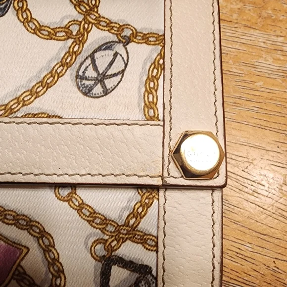 Gucci Cream Chain & Charm Foldover Wallet - Picture 2 of 16